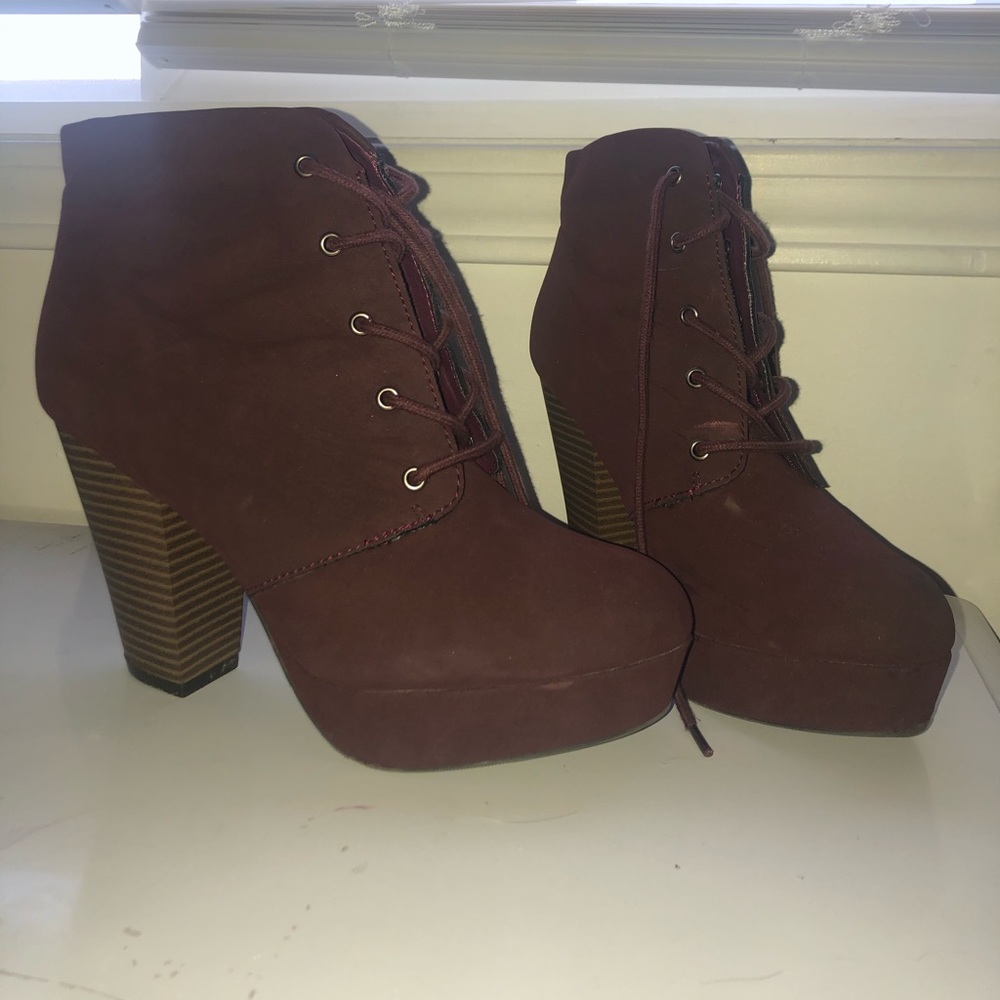 Maroon booties